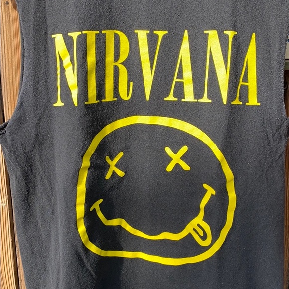 Nirvana crop top - Picture 2 of 3